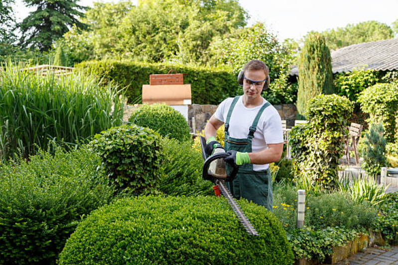 Serviço de Jardinagem e Paisagismo Empresarial Votorantim - Paisagismo Jardinagem Condominial